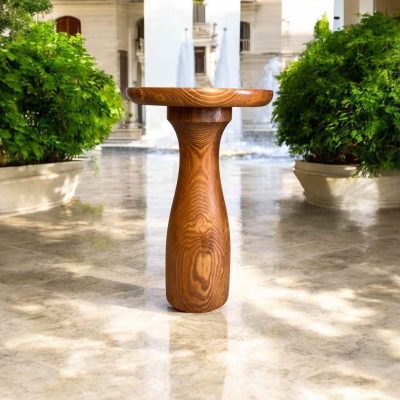 Ahşap tekli mantar sehpa, doğal ve şık tasarımıyla dekorasyona sıcaklık katan küçük sehpa.